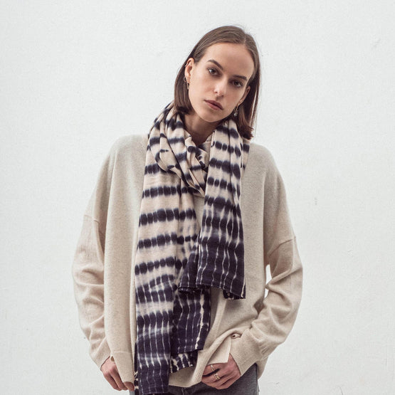 Women N.2078 Dye Travel Wrap - Shell Lead