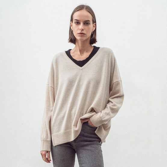 Women 103 Classic V-Neck - Sand
