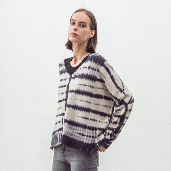 Women 103d Oversized Dye V Neck - Shell Lead