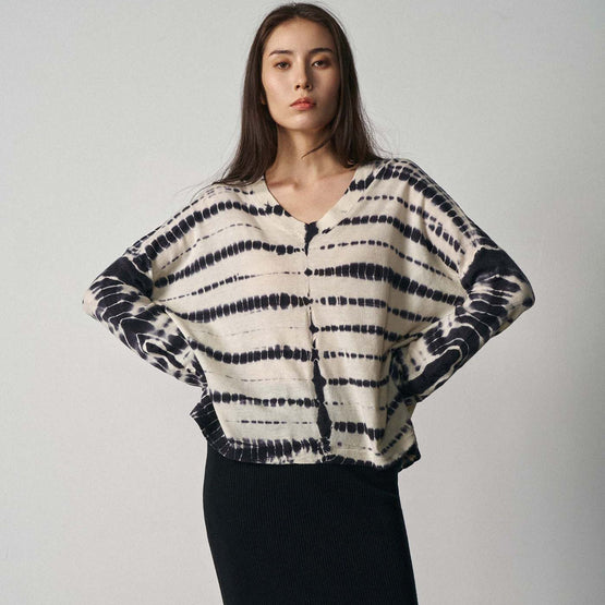 Women N.2119d Fine Knit Summer Dye V-Neck - Lead Lines