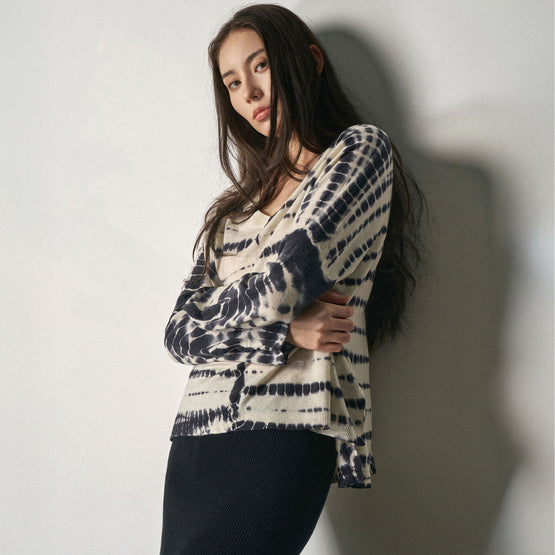 Women N.2119d Fine Knit Summer Dye V-Neck - Lead Lines