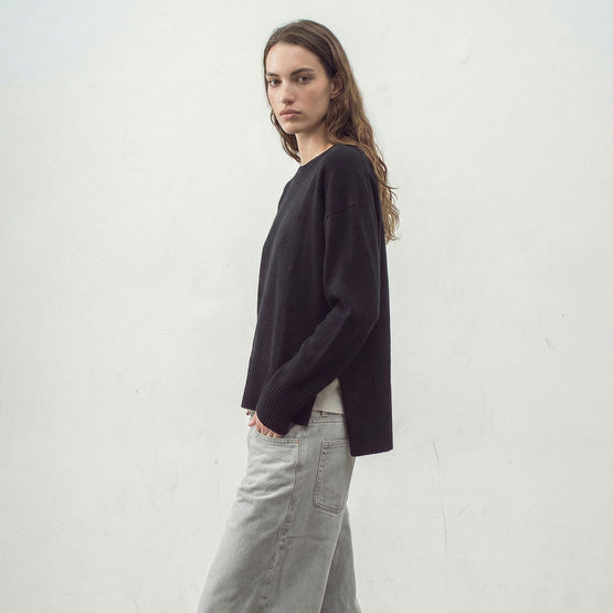 Women N.184 Long Line Slouch Crew - Black