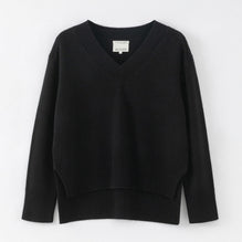 Women N.136 Oversized V Neck - Black