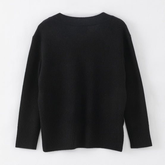 Women N.136 Oversized V Neck - Black