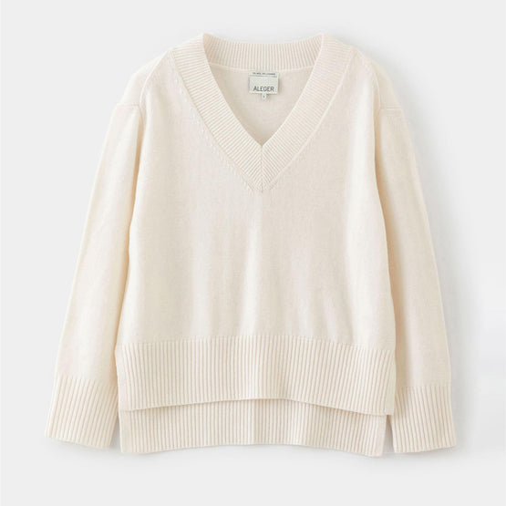 Women N.136 Oversized V Neck - Ivory