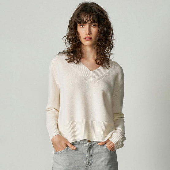 Women N.136 Oversized V Neck - Ivory