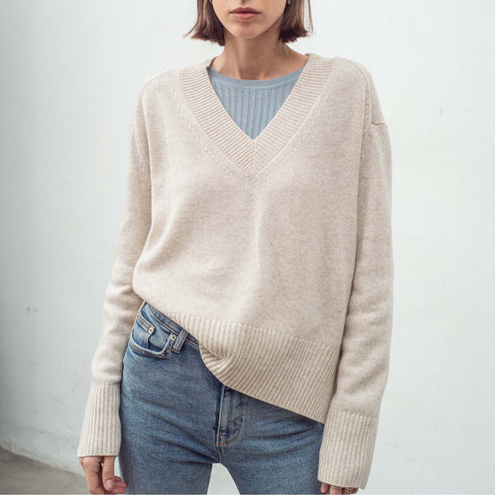 Women N.136 Oversized V Neck - Shell