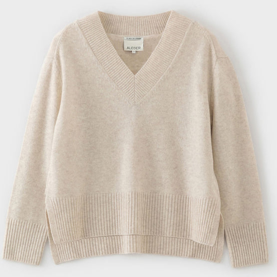 Women N.136 Oversized V Neck - Shell