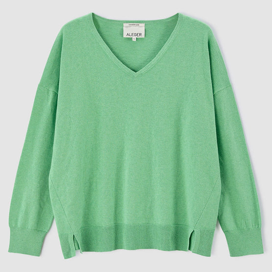 Women N.2403 Classic V-Neck - Grass