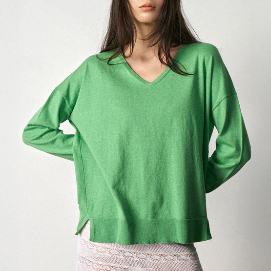 Women N.2403 Classic V-Neck - Grass